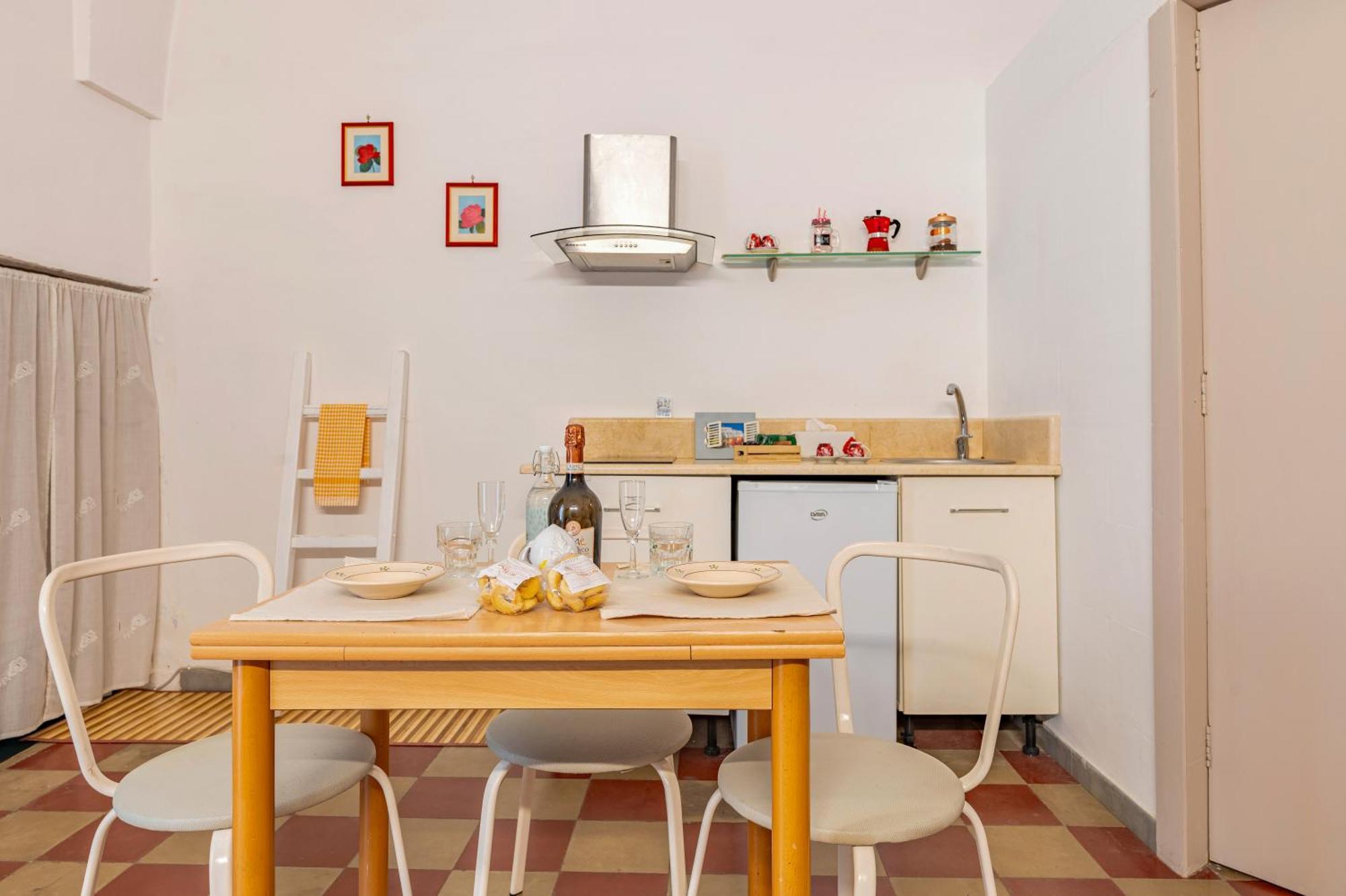 Γενος - Ghenos Apartment ออสตูนี ภายนอก รูปภาพ